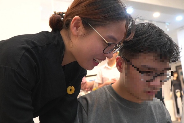 Bức tranh sặc sỡ sắc màu của những họa sĩ nhí tự kỷ - 4