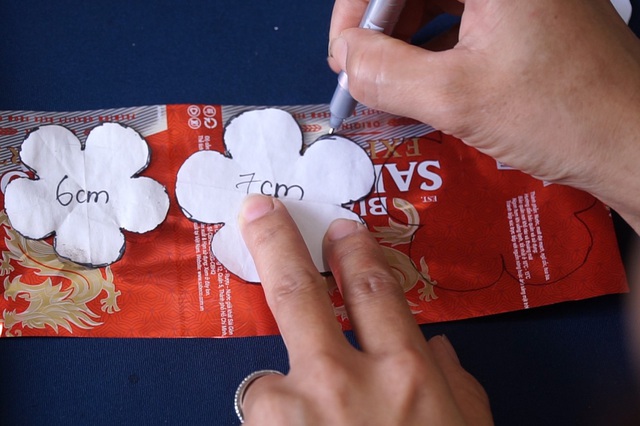 Gặp nữ họa sĩ khiến lon bia “nở” hoa sen - 5