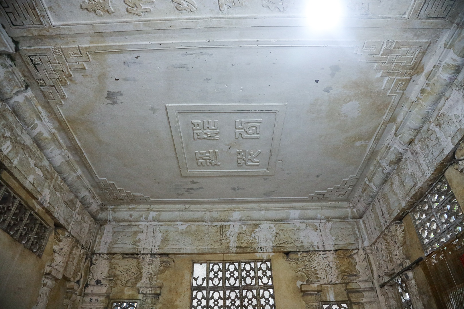 Lăng mộ đá cổ 100 tuổi giữa lòng Hà Nội - 17 Lăng mộ đá cổ 100 tuổi giữa lòng Hà Nội - 17