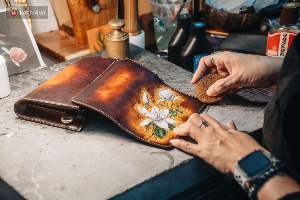 Bỏ công việc thiết kế, cô gái Hà Nội bắt đầu sự nghiệp điêu khắc kỳ lạ từ... miếng da vụn được cho - Ảnh 15. Bỏ công việc thiết kế, cô gái Hà Nội bắt đầu sự nghiệp điêu khắc kỳ lạ từ... miếng da vụn được cho - Ảnh 15.