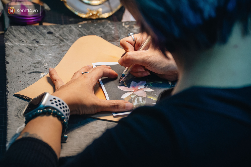 Bỏ công việc thiết kế, cô gái Hà Nội bắt đầu sự nghiệp điêu khắc kỳ lạ từ... miếng da vụn được cho - Ảnh 9.