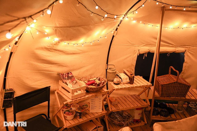 Người Hà Nội chi tiền triệu cắm trại trên nóc tòa nhà cao tầng - 3