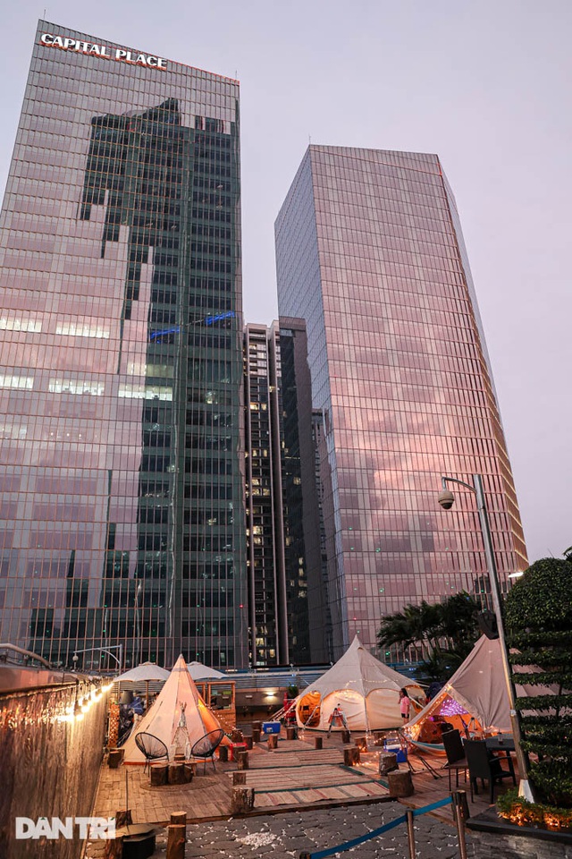 Người Hà Nội chi tiền triệu cắm trại trên nóc tòa nhà cao tầng - 5