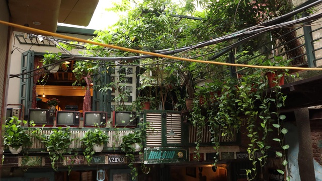 Tìm về Hà Nội xưa cũ bên những quán cà phê cổ - 9