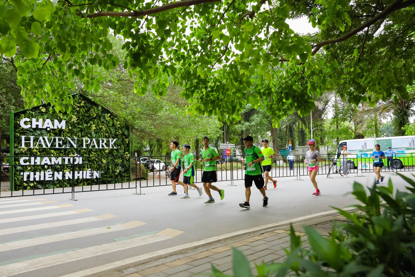 Đường chạy xanh cho người yêu thiên nhiên ở Ecopark - ảnh 1