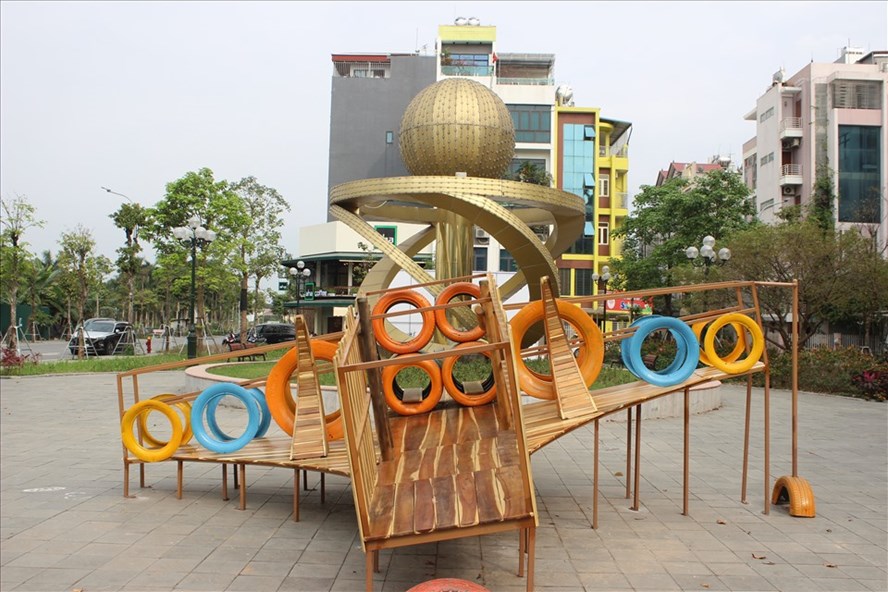 Sân chơi Nỏ thần được xây dựng giữa khu dân cư ở thị trấn Đông Anh, Hà Nội. Ảnh: Mai Sự
