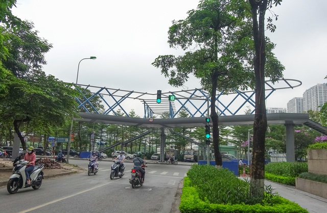 Thích thú với cây cầu vượt sang đường hình chữ Y, độc lạ nhất Hà Nội - 11