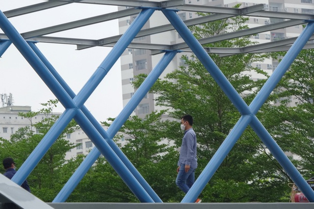 Thích thú với cây cầu vượt sang đường hình chữ Y, độc lạ nhất Hà Nội - 5
