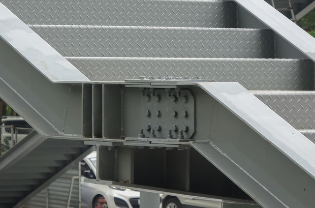 Thích thú với cây cầu vượt sang đường hình chữ Y, độc lạ nhất Hà Nội - 6