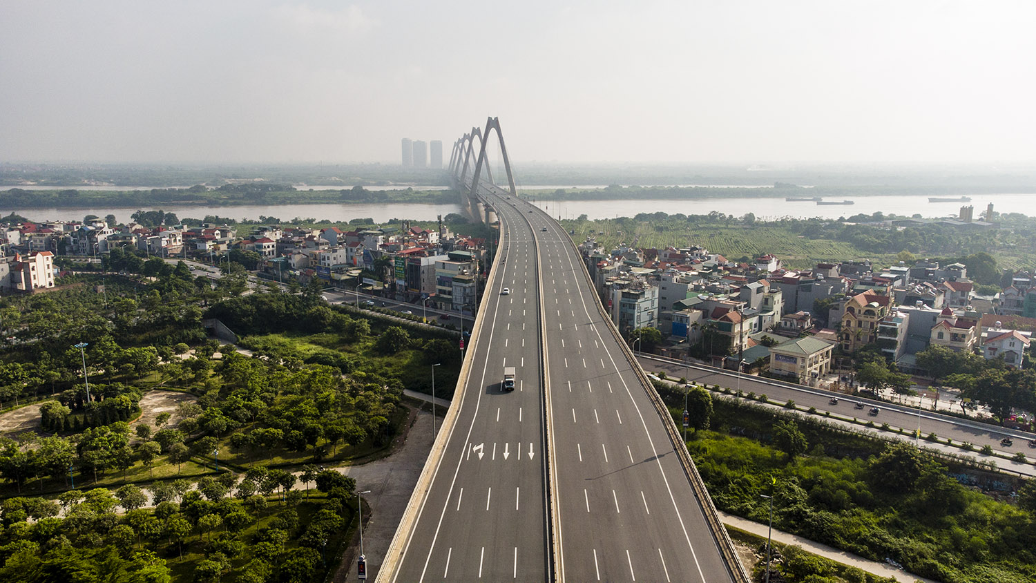 Nhìn từ trên cao đường phố Hà Nội trong buổi sáng ngày thứ 8 giãn cách xã hội - 8