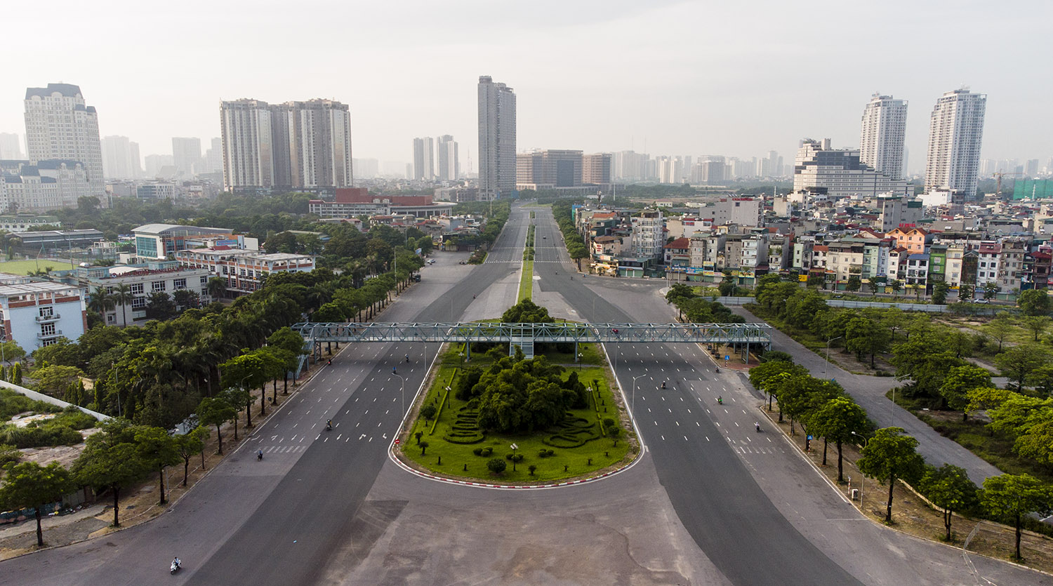 Nhìn từ trên cao đường phố Hà Nội trong buổi sáng ngày thứ 8 giãn cách xã hội - 9