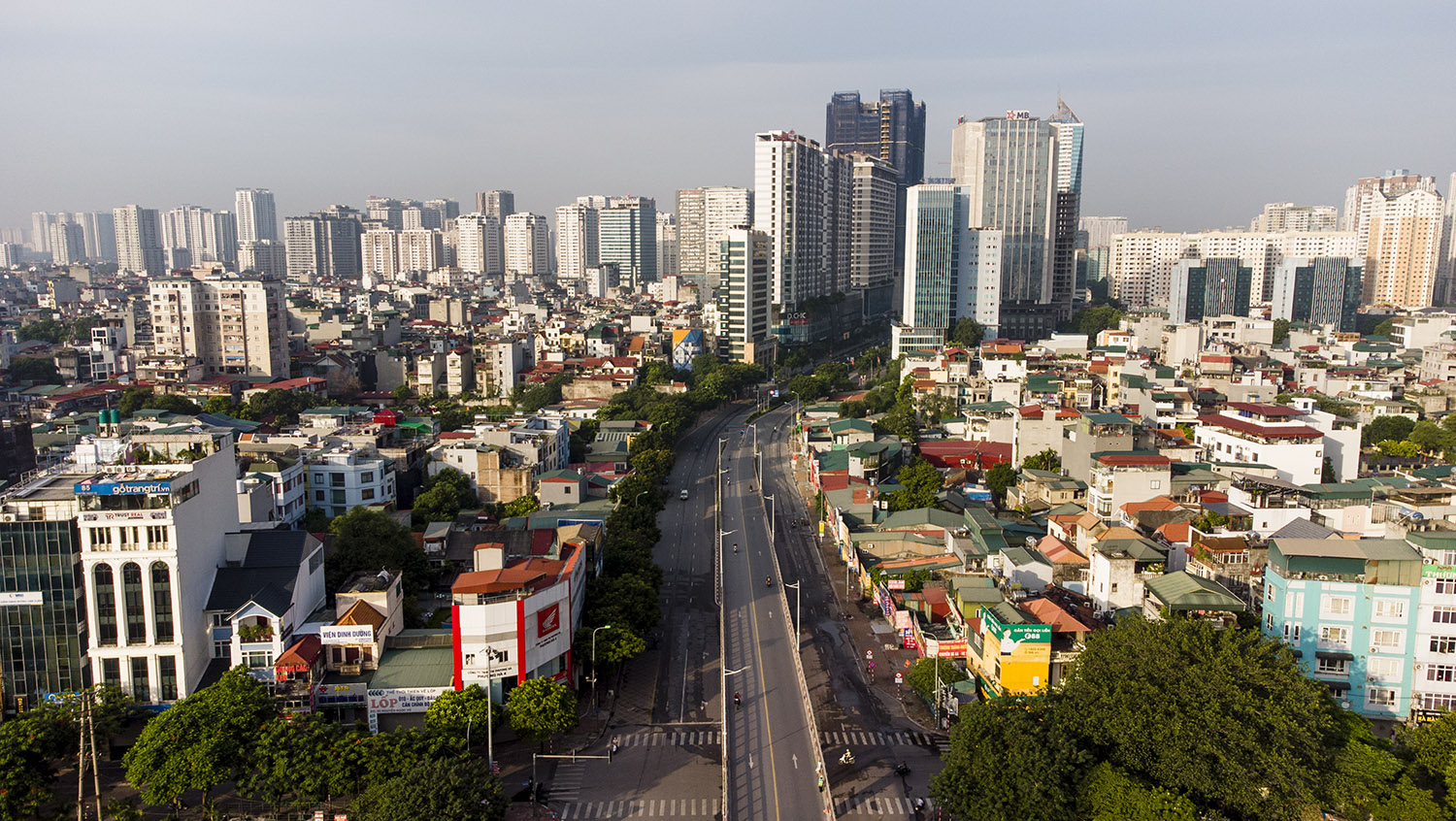 Nhìn từ trên cao đường phố Hà Nội trong buổi sáng ngày thứ 8 giãn cách xã hội - 10