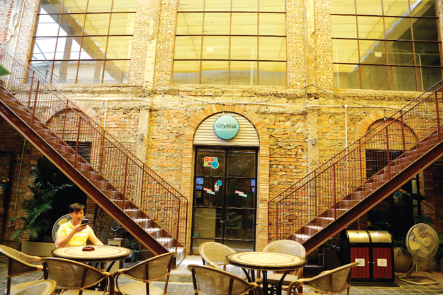 Complex 1 - Không gian sáng tạo từ nhà máy cũ. Ảnh: Lại Tấn