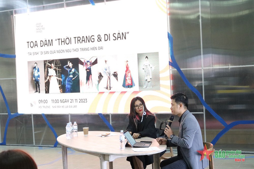 Tái sinh di sản qua ngôn ngữ thời trang hiện đại