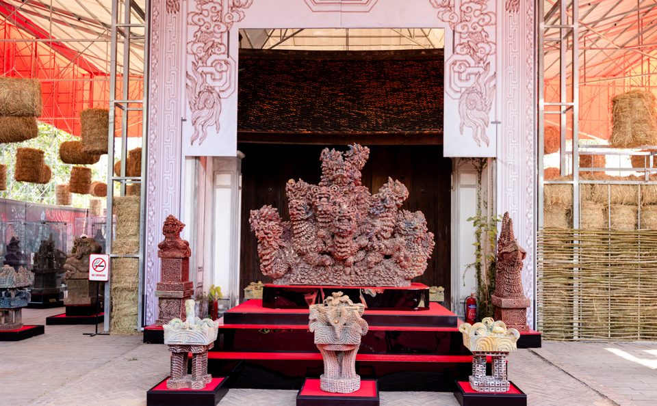 Nghệ sĩ đ&atilde; kế thừa truyền thống gốm&nbsp;thời L&yacute;-Trần. Ảnh TA