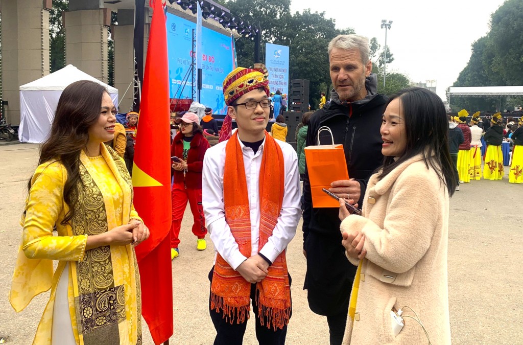 Chắp cánh để sản phẩm sáng tạo ra thế giới