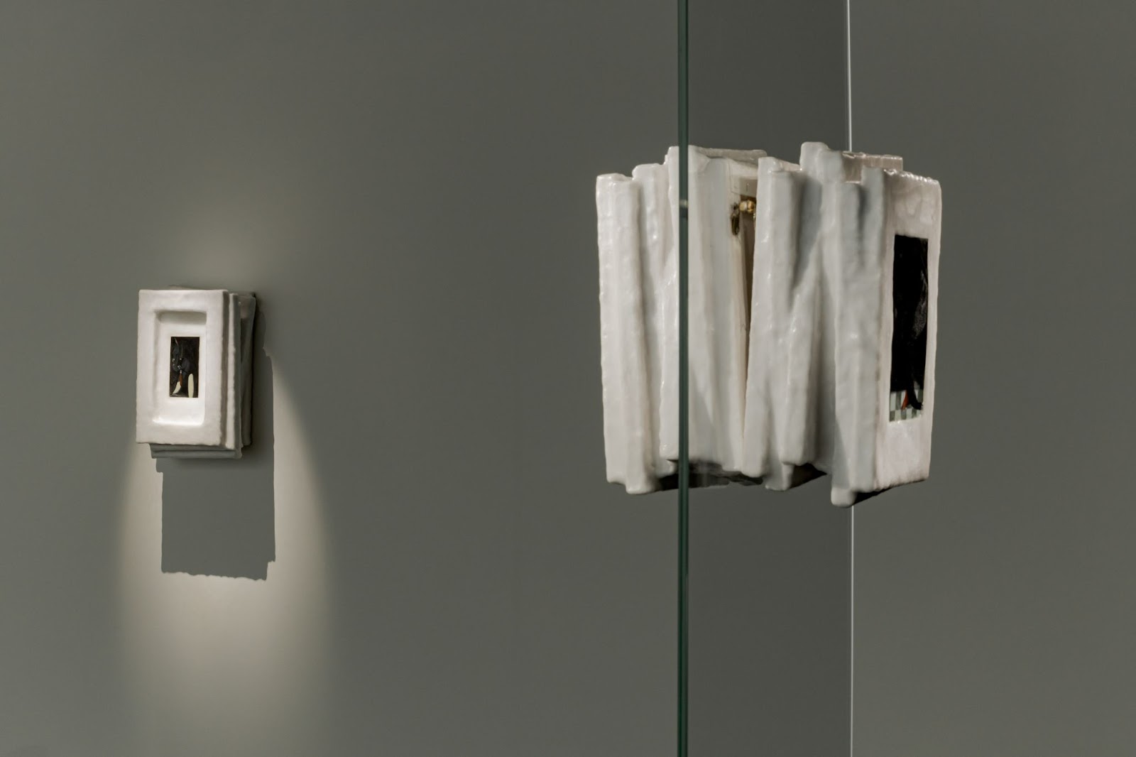 Tác phẩm của nghệ sĩ Mai Tạ cùng bạn đồng hành của mình - Mr.Bambii - peace is a white room 