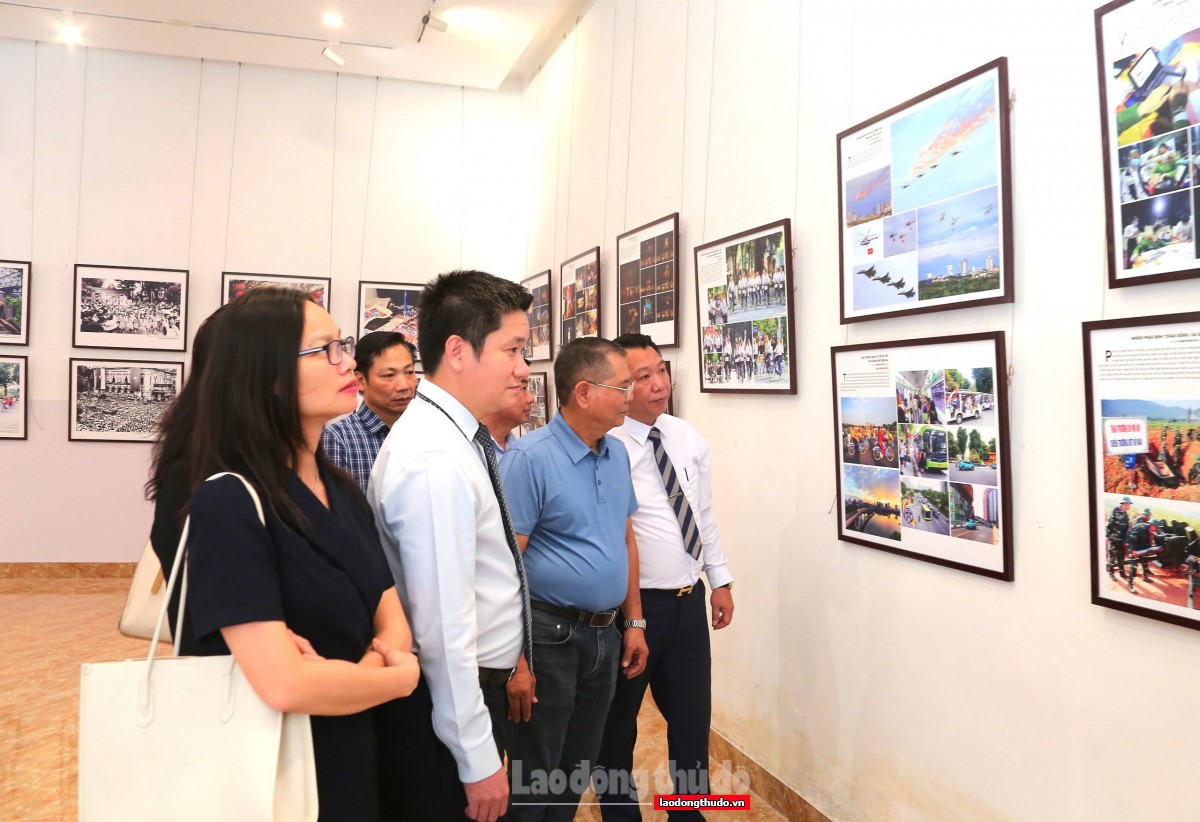 Triển lãm ảnh “Hà Nội phát triển - đổi mới - hội nhập” Triển lãm ảnh “Hà Nội phát triển - đổi mới - hội nhập”