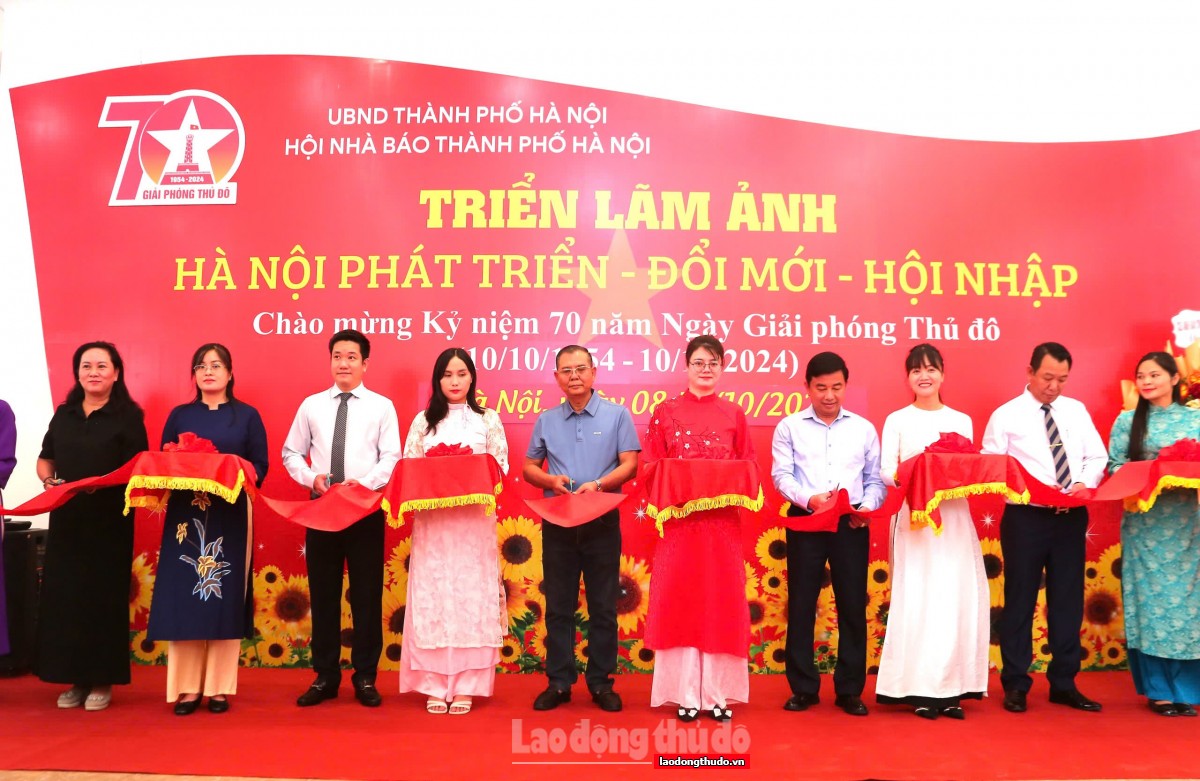 Triển lãm ảnh “Hà Nội phát triển - đổi mới - hội nhập” Triển lãm ảnh “Hà Nội phát triển - đổi mới - hội nhập”