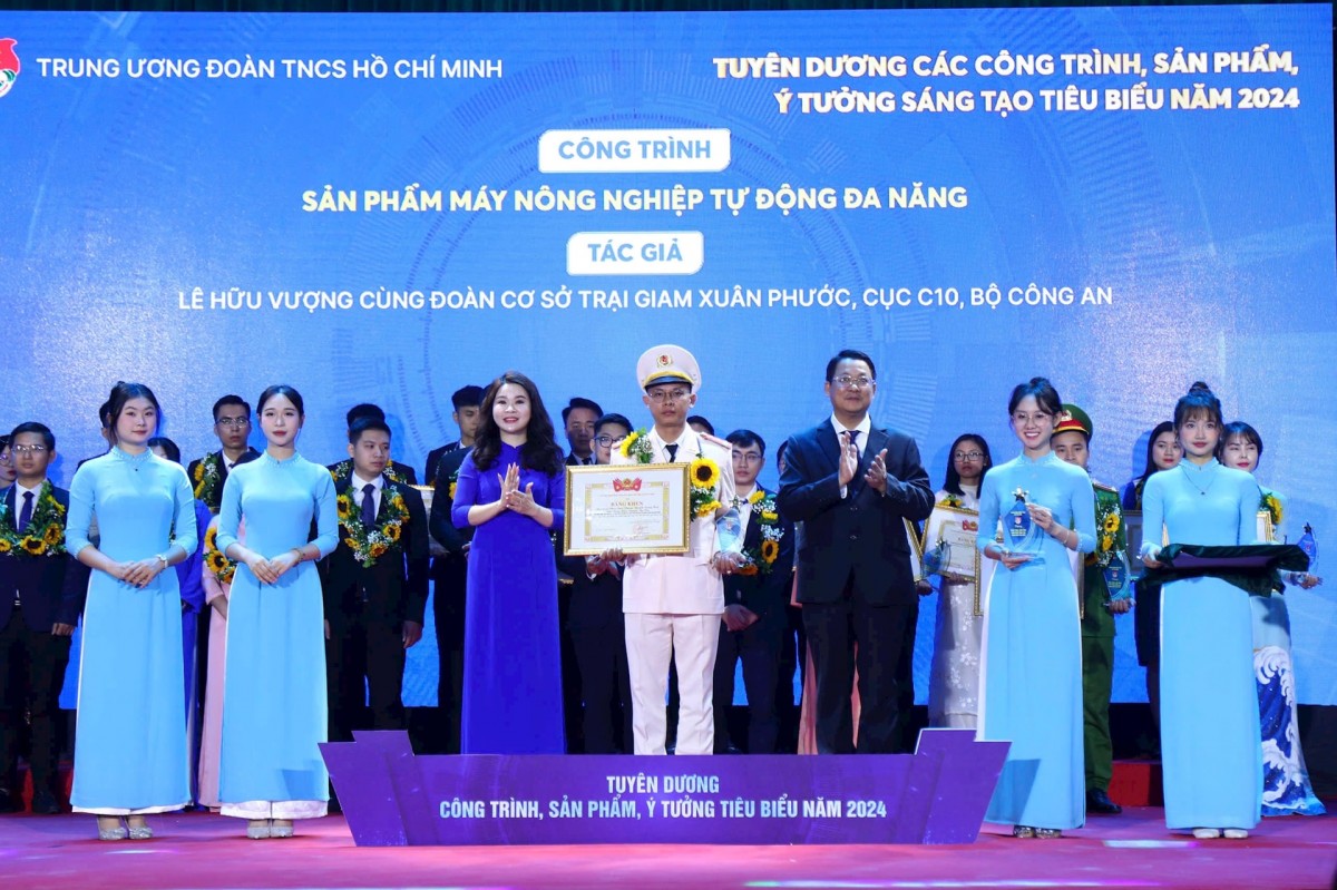 Vinh danh 23 công trình, giải pháp, sản phẩm sáng tạo, sáng kiến Vinh danh 23 công trình, giải pháp, sản phẩm sáng tạo, sáng kiến