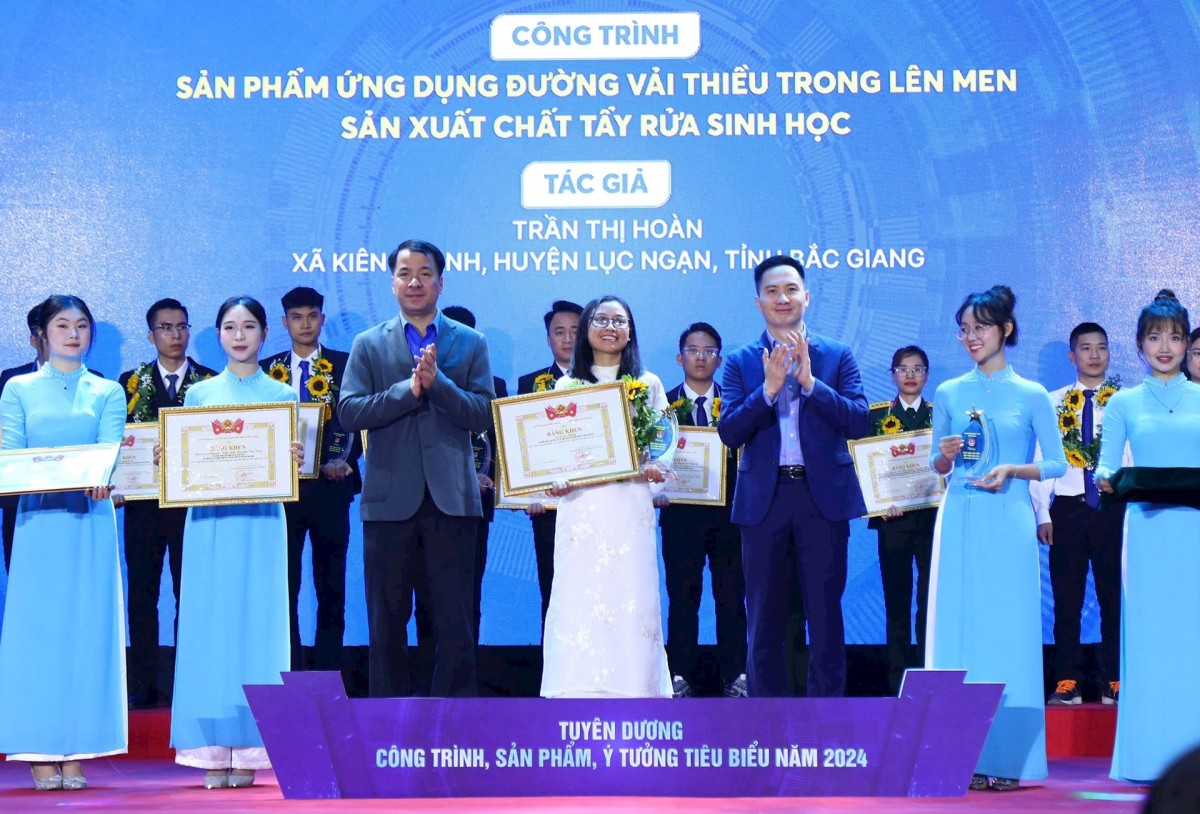 Vinh danh 23 công trình, giải pháp, sản phẩm sáng tạo, sáng kiến Vinh danh 23 công trình, giải pháp, sản phẩm sáng tạo, sáng kiến
