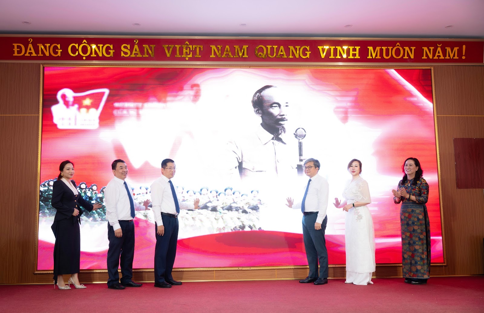 TP Hà Nội ra mắt nền tảng số ''A80 - Tự hào Việt Nam", đồng hành cùng đại lễ kỷ niệm 80 năm Quốc khánh- Ảnh 1. TP Hà Nội ra mắt nền tảng số ''A80 - Tự hào Việt Nam", đồng hành cùng đại lễ kỷ niệm 80 năm Quốc khánh- Ảnh 1.