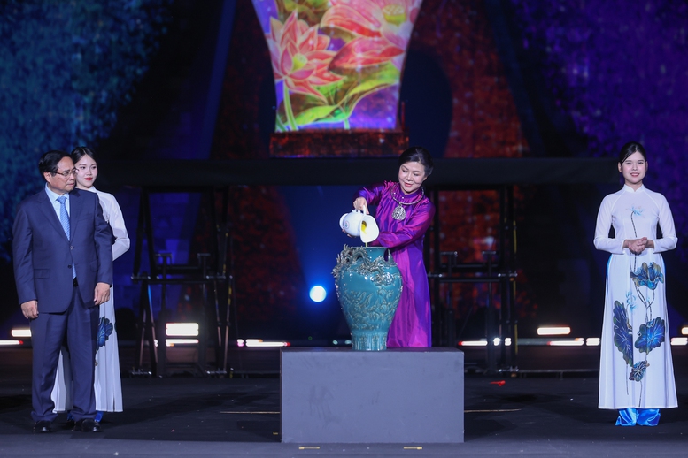 Thủ tướng: Lễ hội Văn hoá thế giới tại Hà Nội 'sẻ chia với đồng bào bị thiên tai'- Ảnh 4.