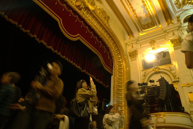 Công nghệ ánh sáng khai mở 115 năm lịch sử Nhà Hát Lớn - Ảnh 24. Công nghệ ánh sáng khai mở 115 năm lịch sử Nhà Hát Lớn - Ảnh 24.